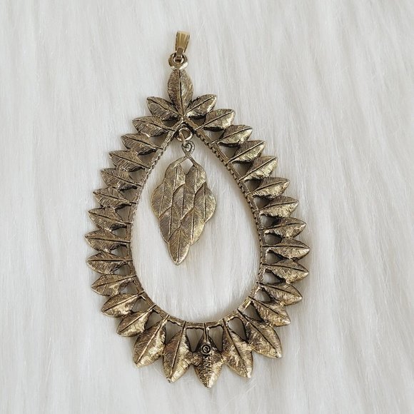 VIntage Sarah Coventry Aloha Pineapple Pendant Gold Tone Dangle Statement 15111 - Picture 7 of 7